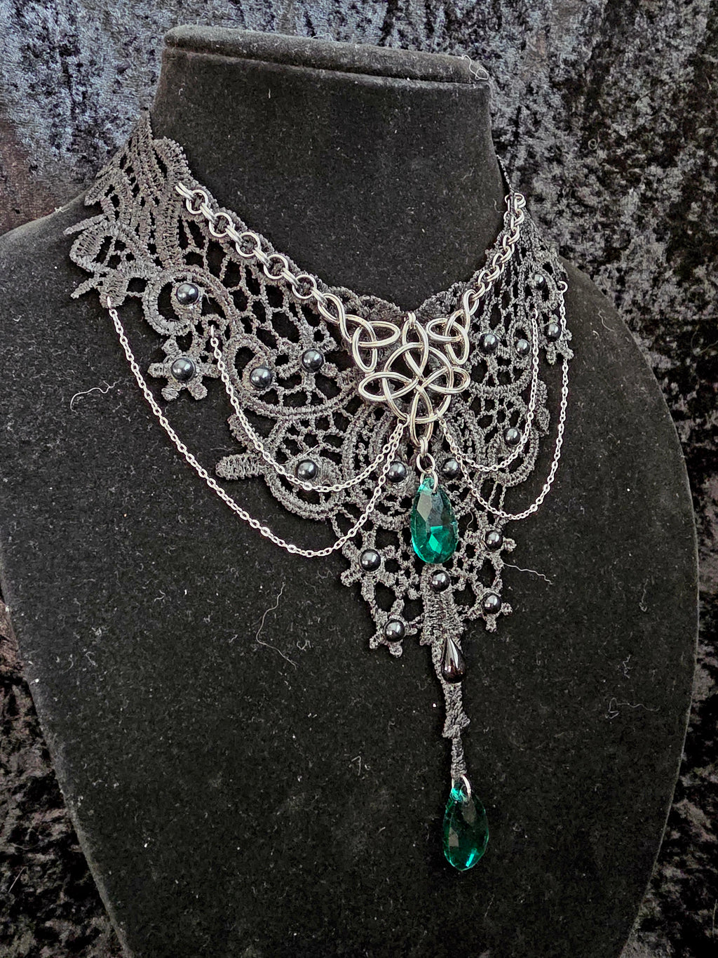 Lace and Chainmail Emerald Jeweled Choker