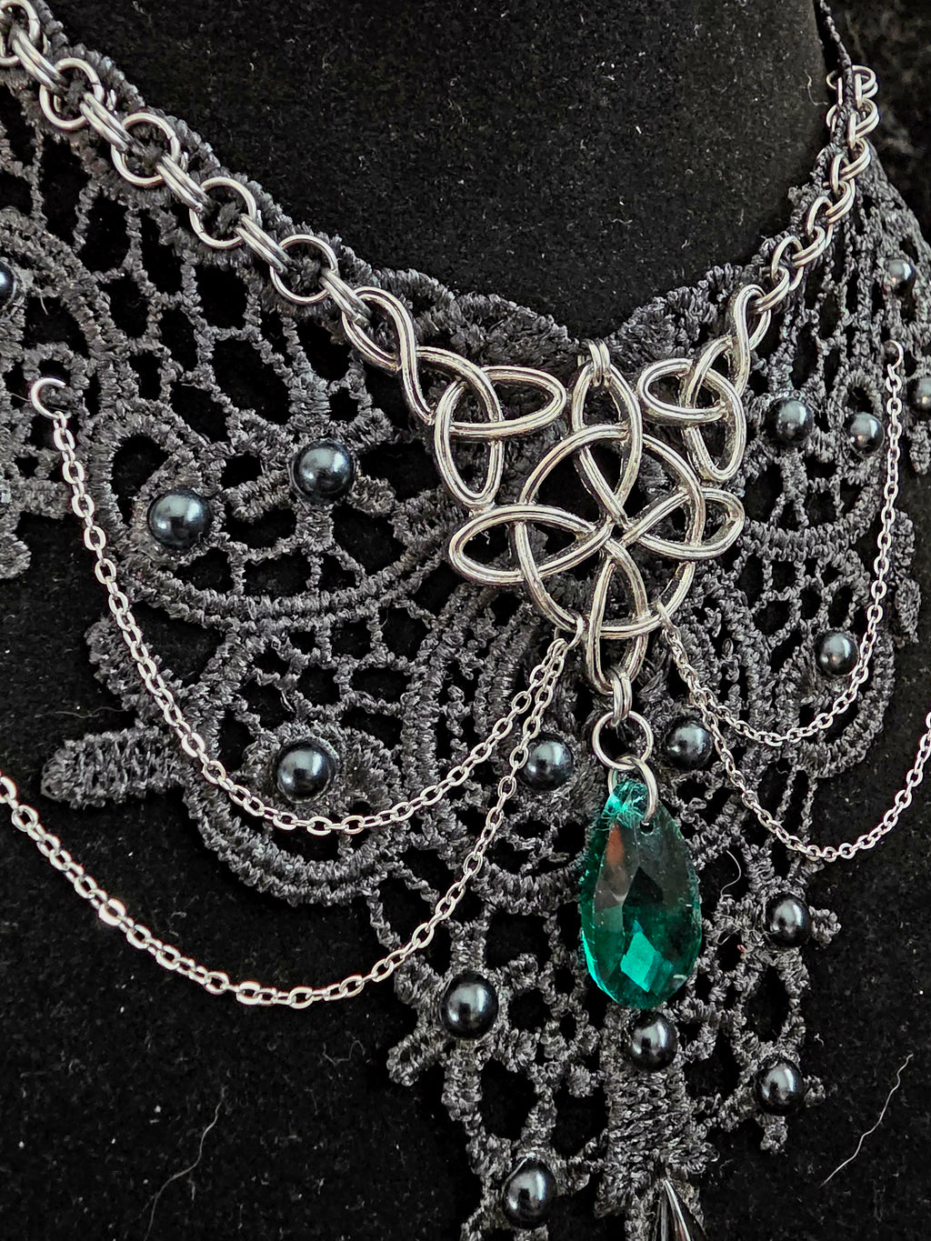 Lace and Chainmail Emerald Jeweled Choker