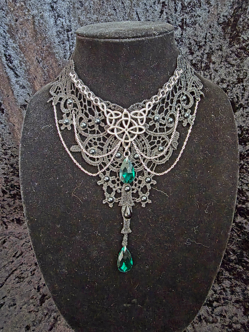 Lace and Chainmail Emerald Jeweled Choker
